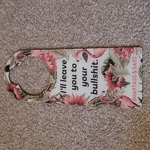 Privacy door hanger